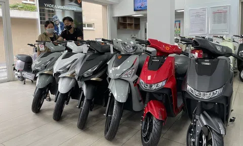 Cửa hàng xe điện ở TP.HCM tấp nập khách giữa thông tin chuyển đổi xe xăng