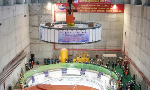 Hoàn thành lắp đặt rotor dự án Thủy điện Hòa Bình mở rộng