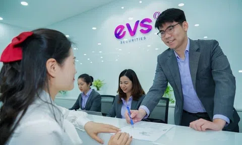 4 lãnh đạo của một công ty chứng khoán cùng xin từ chức