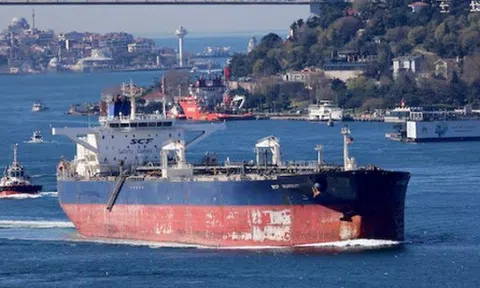 Mỹ vừa tung đòn trừng phạt nghiêm khắc lên dầu Nga: Một nửa sản lượng xuất khẩu bị đe dọa, Trung Quốc, Ấn Độ ‘ngồi trên đống lửa’