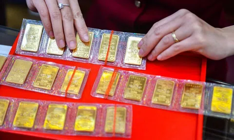 Mua vàng trên 20 triệu đồng sắp bắt buộc phải chuyển khoản