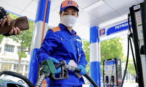 Giá xăng 24/7: Giảm còn 19.279 đồng/lít từ 15h