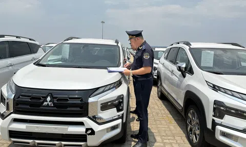 Thị trường ô tô ế ẩm, vì sao lượng xe nhập khẩu vẫn tăng mạnh?