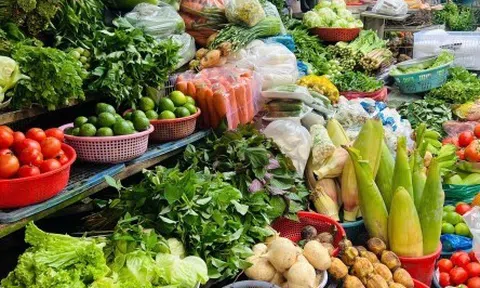 Giá rau xanh tại TP.HCM tăng vọt