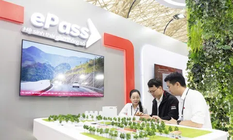 Gian hàng Viettel tại Hội chợ Mùa Thu thu hút khách tham quan