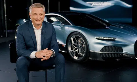 Tesla sản xuất một chiếc xe mất 17 giây, còn hãng này lại mất 300 giờ mới chế tạo xong một chiếc tay nắm cửa ô tô