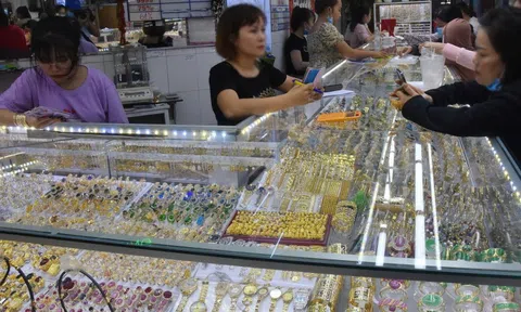 Giá vàng hôm nay, 28-10: Vàng thế giới giảm hơn 140 USD