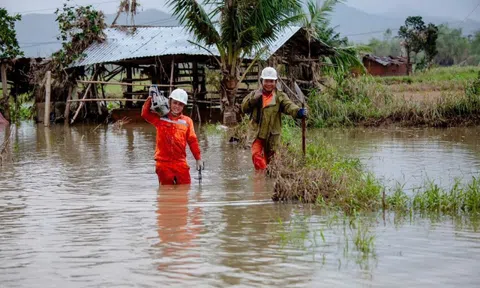 Điện lực miền Trung đã cấp điện trở lại cho 99,81% khách hàng sau mưa lũ