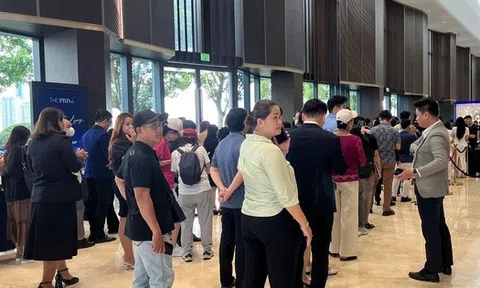 Phía sau những màn giành quyền mua căn hộ