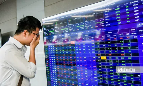 Mất hơn 100 điểm, liệu chứng khoán có cửa để “quay xe”?