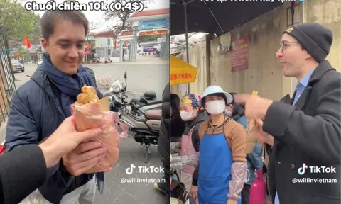 Khách Tây về tận Nam Định để ăn bánh chuối Xuân Son, cảnh tượng khách đến mua gây bất ngờ