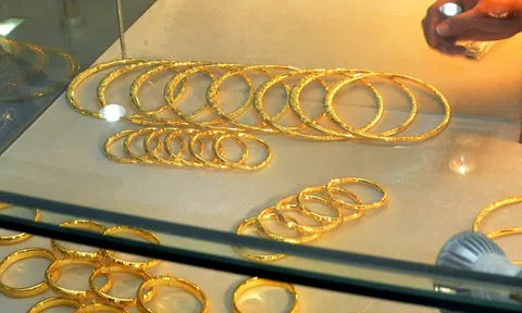 Giá vàng hôm nay 29-11: Tăng lên mức kỷ lục mới