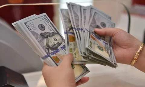 Giá USD tự do ngày 18/4 tăng vọt, xác lập kỷ lục mới