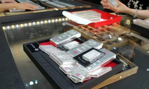 Giá bạc gặp áp lực giảm, chờ đợi tín hiệu từ cuộc họp lãi suất của FED