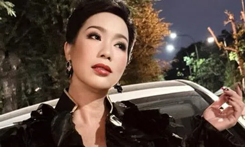 Ca sĩ Ngọc Sơn tặng học trò 154 triệu, NSND Trịnh Kim Chi quyến rũ huyền bí