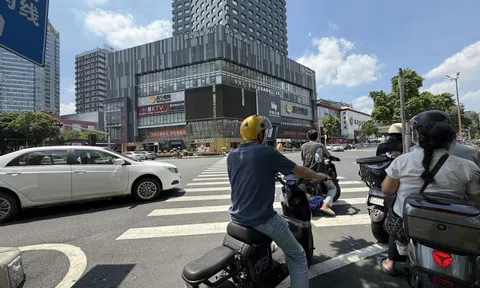 Mỗi lượt thuê xe điện chỉ 4.000 đồng, người dân TP 10 triệu dân chạy xe điện khắp nơi