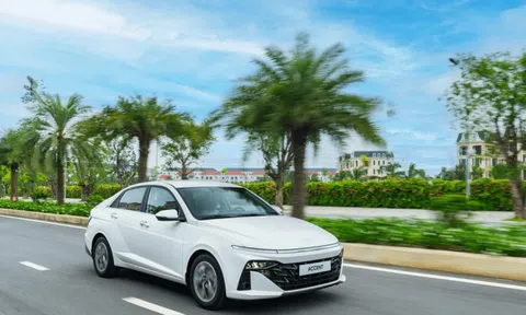 Nhiều mẫu xe ăn khách tiếp tục được giảm giá để kích cầu