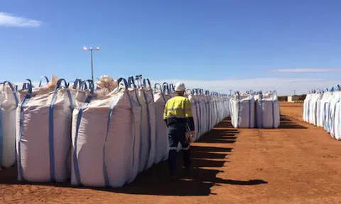 Hơn 800 nghìn tấn hàng từ Campuchia vừa đổ bộ Việt Nam: Thuế nhập khẩu 0%, là 'bảo bối' giúp Việt Nam xuất khẩu bằng cả thế giới cộng lại