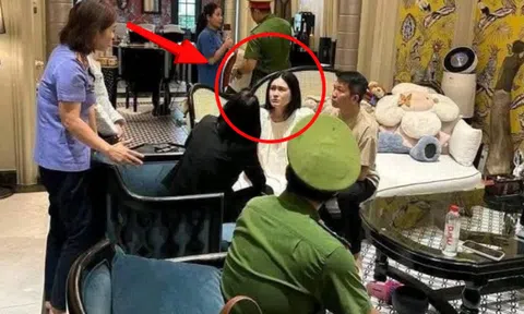 Đoàn Di Băng mếu máo, nắm chặt tay Nguyễn Quốc Vũ khi công an khám nhà, bắt tạm giam