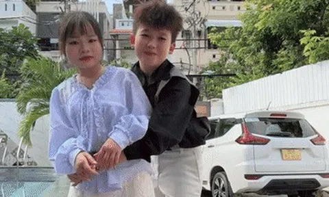 Yêu xa 5 năm, cặp đôi 'tí hon' vỡ òa lần đầu gặp nhau ngoài đời