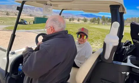 Nữ tài xế 27 tuổi chở miễn phí cụ ông 92 tuổi gần 1 năm vì lí do bất ngờ