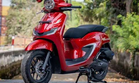 Vừa về đại lý bản đời mới của xe ga Honda đẹp như Vespa: 1 lít xăng đi 45km, có phanh "chống" đường trơn
