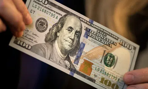 Đô la Mỹ tiếp tục trượt giá