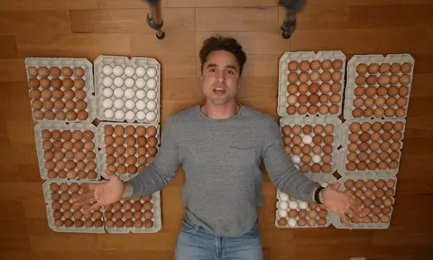 Youtuber ăn gần 1.000 quả trứng trong một tháng