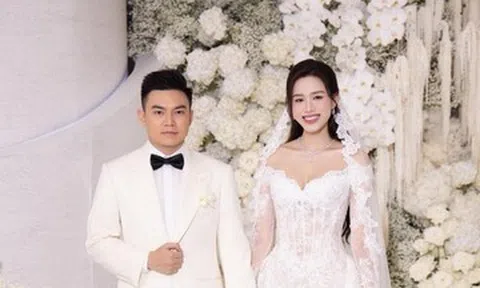 Chồng hoa hậu Đỗ Thị Hà trúng cử đại biểu HĐND, Nhã Phương khoe cơ bụng sau sinh