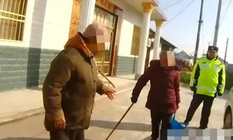 Cụ bà 87 tuổi đi bộ 20km để gặp anh trai 92 tuổi