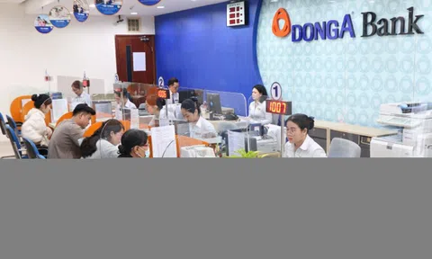 Ngân hàng yếu kém 'thay áo đổi vận'