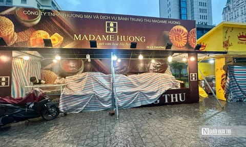 Trung thu chưa tới, tiểu thương bán bánh đã “khóc ròng theo mưa lụt”