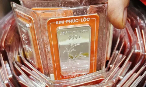 Giá bạc hôm nay 30-1: Rớt thẳng đứng