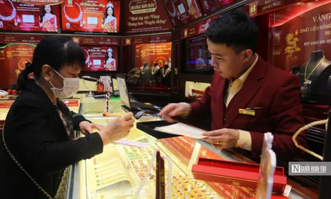 Giá vàng liên tiếp phá đỉnh, "cơn sốt" năm 2011 liệu có lặp lại?