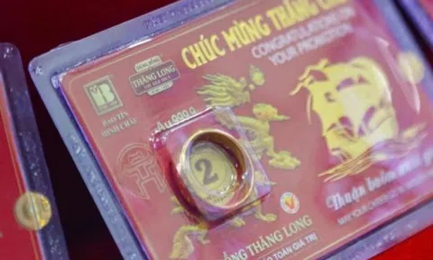 Vì sao giá vàng nhẫn giảm chậm hơn vàng miếng?