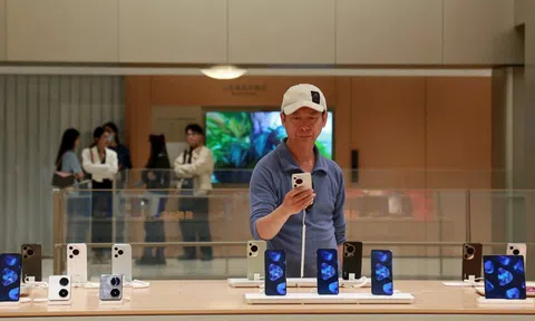 Chuyên gia công nghệ: "Hãy nghe tôi, chạy ra cửa hàng và chỉ mua những mẫu điện thoại kiểu này"