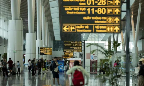 Đề xuất miễn lệ phí hàng không, hàng hải đến hết năm