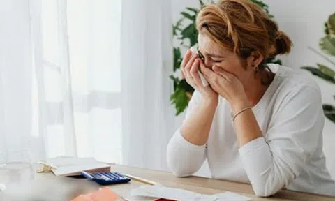 Đọc lá thư trong ngày giỗ đầu mẹ, con gái bàng hoàng nhận ra điều đau đớn