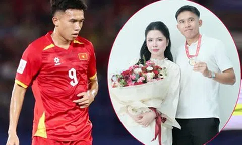 Chuyện tình năm 17 tuổi của ‘cô chủ tiệm vàng’ và tiền vệ tuyển Việt Nam