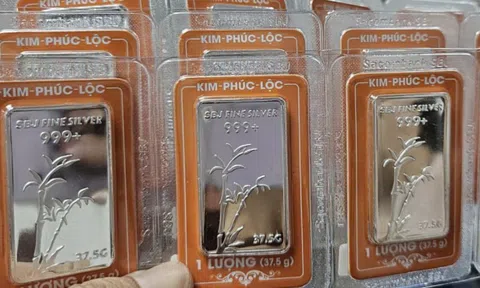 Giá bạc hôm nay 12-1: Không chỉ vàng, bạc cũng gây bất ngờ
