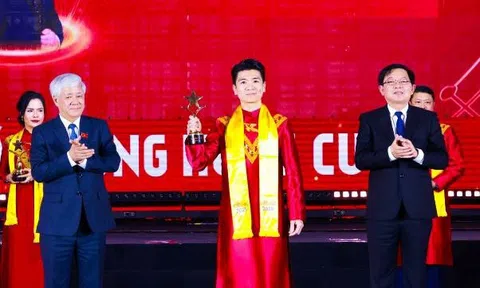 Doanh nhân Đỗ Quang Vinh được vinh danh trong TOP 10 Giải thưởng Sao Đỏ 2025