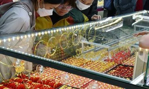 Giá vàng hôm nay, 15-4: Tiếp tục tăng mạnh