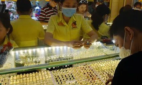 Giá vàng hôm nay, 27-3: Đột ngột giảm sâu