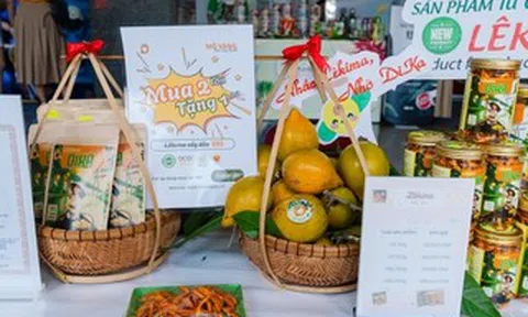 VIDEO: Quả trứng gà biến thành đặc sản