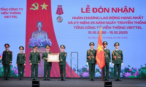 Viettel Telecom nhận Huân chương Lao động hạng Nhất