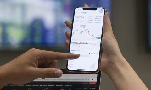 VN-Index vừa thủng 1.600 điểm, toàn thị trường 'đỏ lửa'