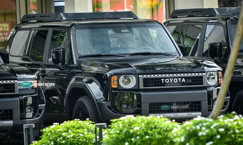 Lô Toyota Prado ‘lạ’ xuất hiện tại Việt Nam: Thiết kế khác biệt, động cơ hybrid mạnh hơn hẳn xe chính hãng