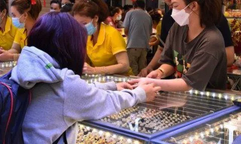 Giá vàng hôm nay 8-5: Đảo chiều sụt giảm mạnh
