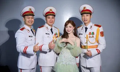 Hòa Minzy háo hức chụp ảnh bên các chiến sĩ, Xuân Hinh 'mắng' vợ