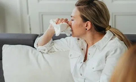Tranh tiền phúng điếu, anh em khóc òa khi đọc mảnh giấy mẹ để lại lúc lâm chung